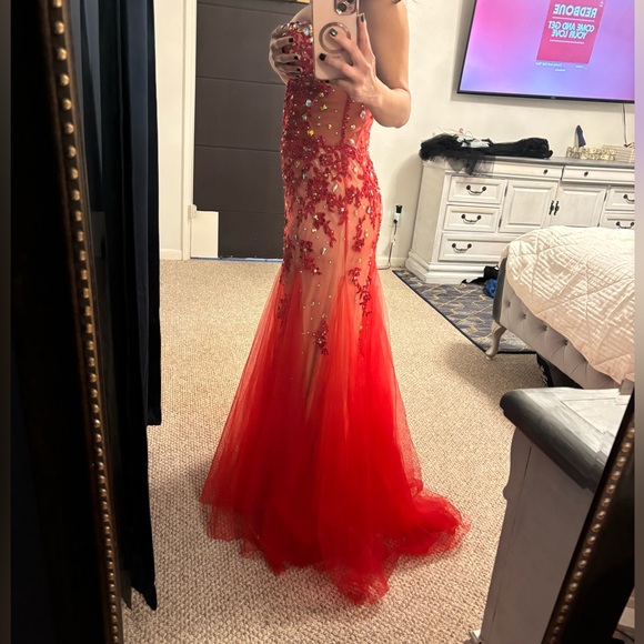 Red formal dress size small - Picture 6 of 7